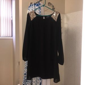 (LOOK AT DESCRIPTION) MACY’s black dress, sequins